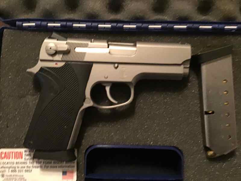 Smith and Wesson Model 4516-1