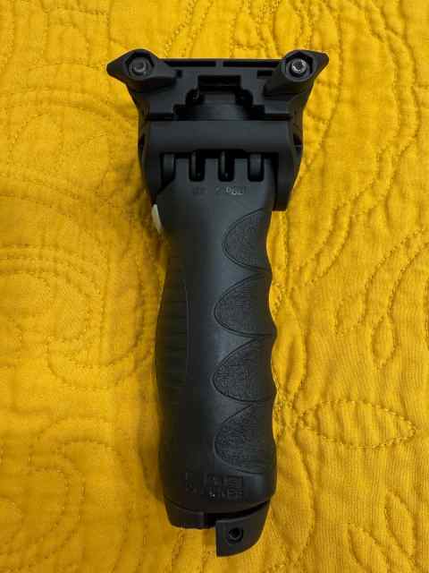 Fab Defense  G-2 T-pod bipod foregrip 