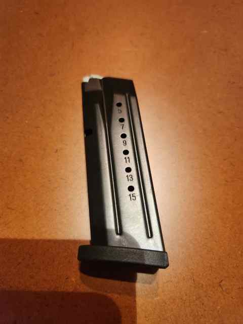 S&amp;W M&amp;P 9mm 15 rnd magazine 