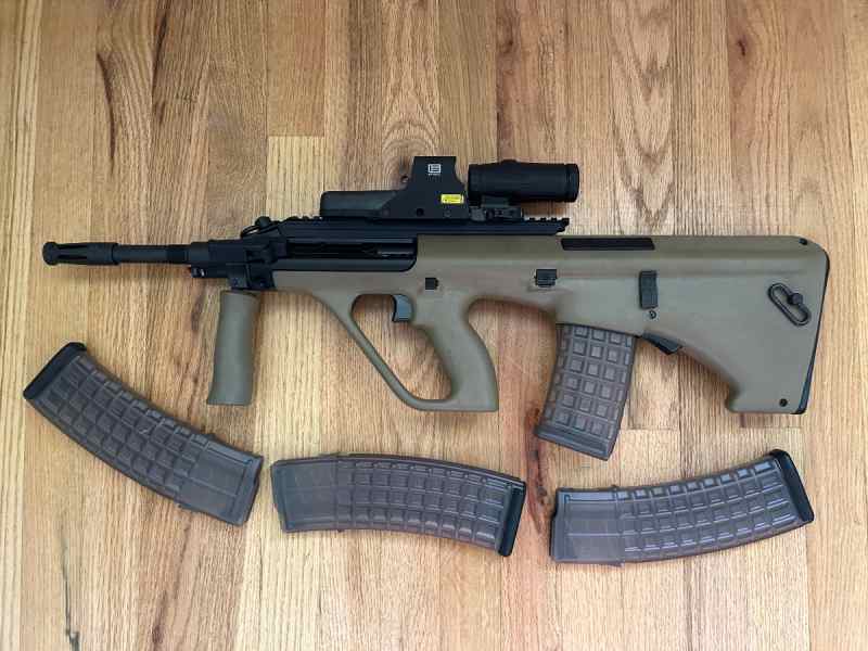 Steyr Aug A3 w/ Eotech/magnifier and 4 mags