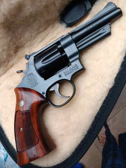 Smith and wesson 28-2 collector grade