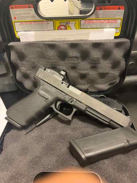 Glock 40 10mm w/ Vortex Venom *1 mag fired*