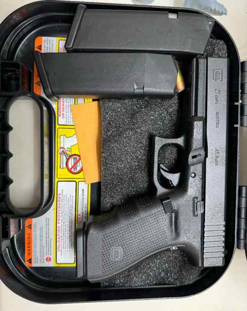 LNIB Glock 21 gen 4 .45ACP