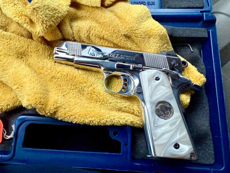 Colt lightweight Commander .38 super 