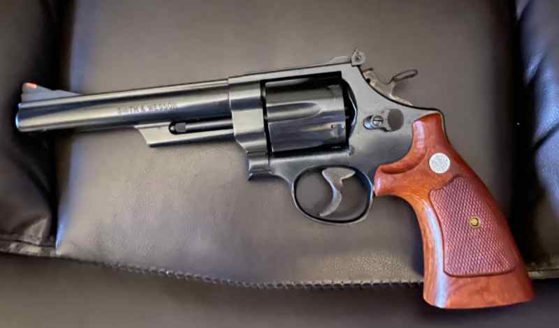 Smith &amp; Wesson .44 Mag 6&quot; Barrel Blued Model 29-3