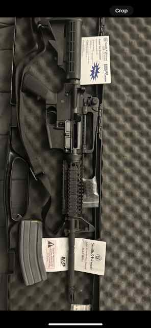 New AR-15 Smith &amp; Wesson M &amp; P 556  w rail