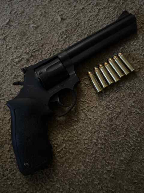 7 Shot Taurus 607 357 Magnum 