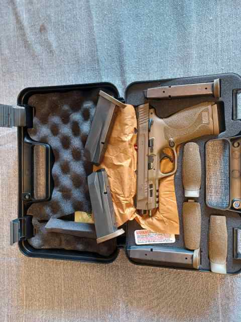 Smith and Wesson M&amp;P 2.0 .45ACP Coyote Tan