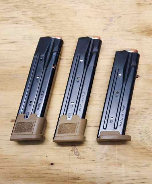 Sig Sauer M17 M18 Magazines &amp; Grip Modules Coyote