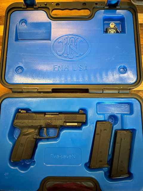 FN - Five-seveN MkII - Bundle Ammo and Extras