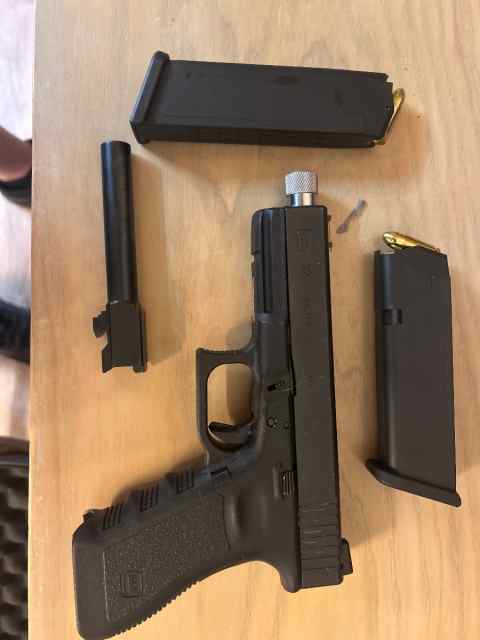 Glock 22 Gen 4 .40 w/ lonewolf threaded 9mm barrel