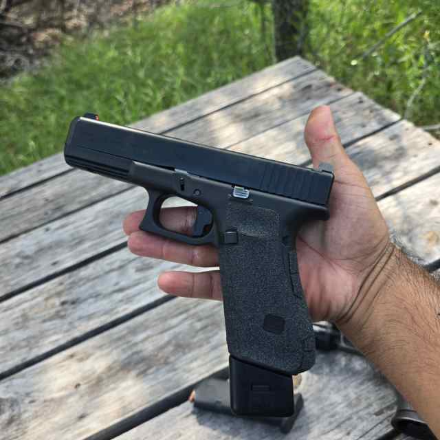 Glock 17 gen 5 trijicon HD