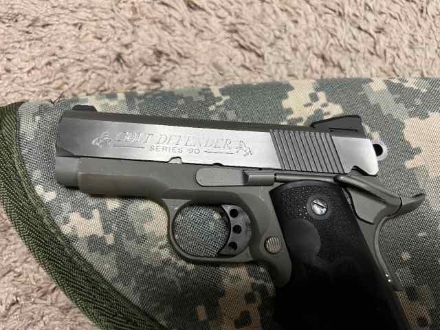 COLT DEFENDER .45 