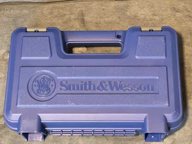 Smith &amp; Wesson 500 Magnum with 8 inch barrel 