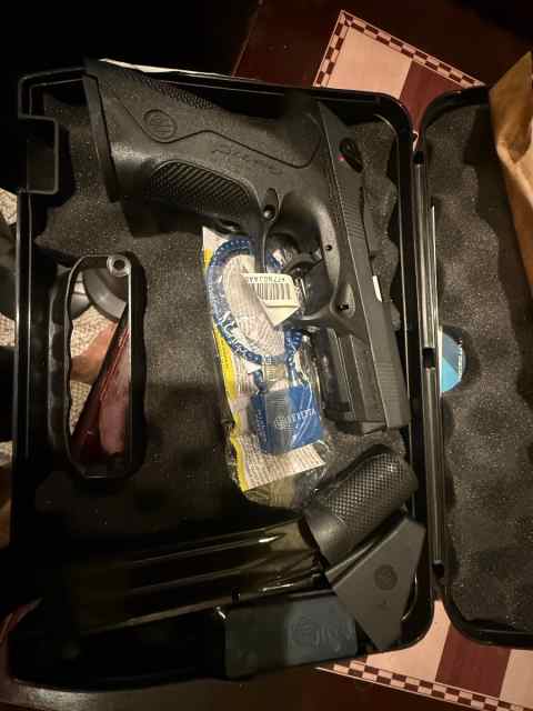 Beretta PX4 Storm Full-Size G-SD-LTT, brand new