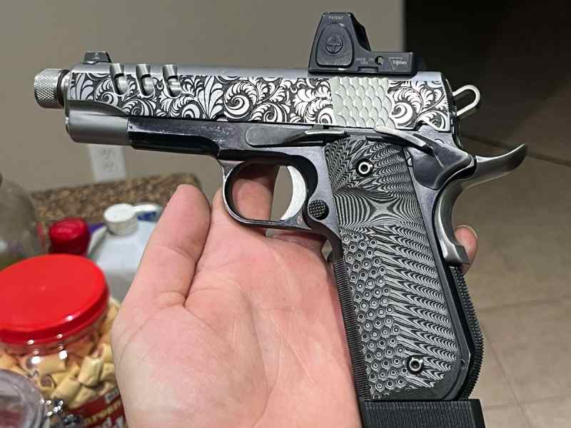 S&amp;W Performance Center 1911 .45 custom + red dot