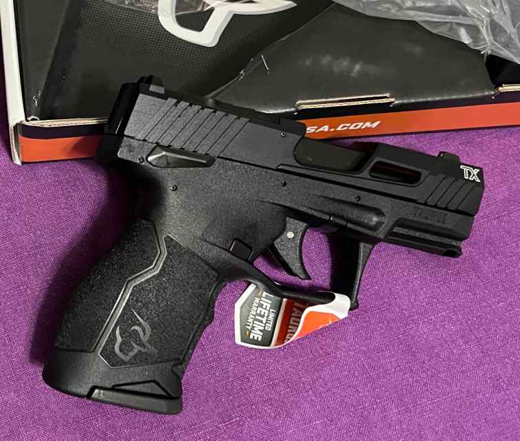 Brand new TX-22 Compact Taurus