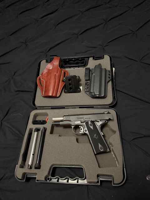 Taurus 1911 commander .45