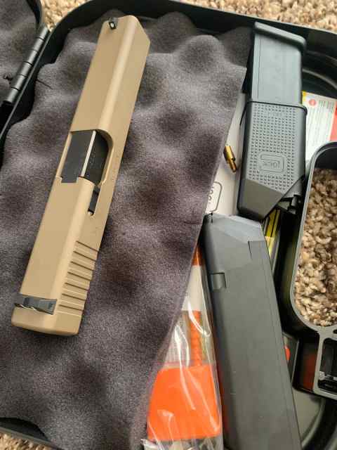 Glock 17 g3 slide FDE and mags